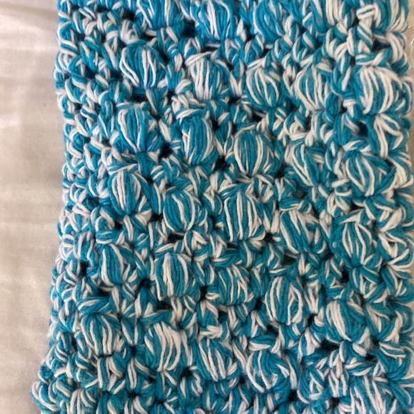 Handmade unisex blue and white textured soap bag/washcloth - Picture 3 of 6
